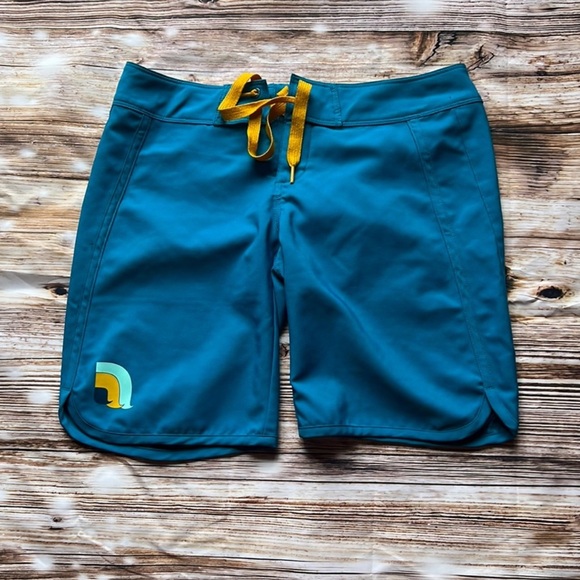 The North Face Pants - **SOLD** 💪🏽 Women’s The North Face Swim Trunks